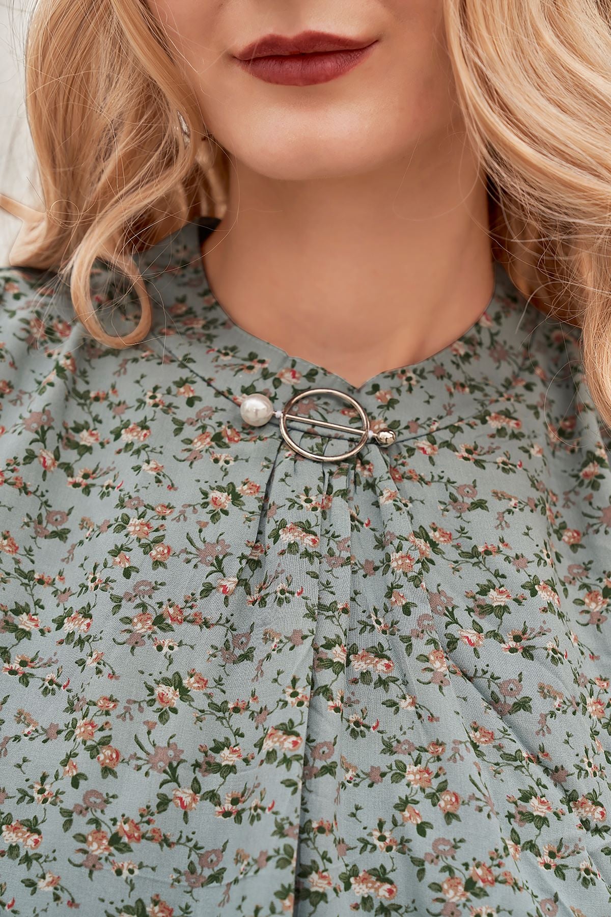 Close Neck Top